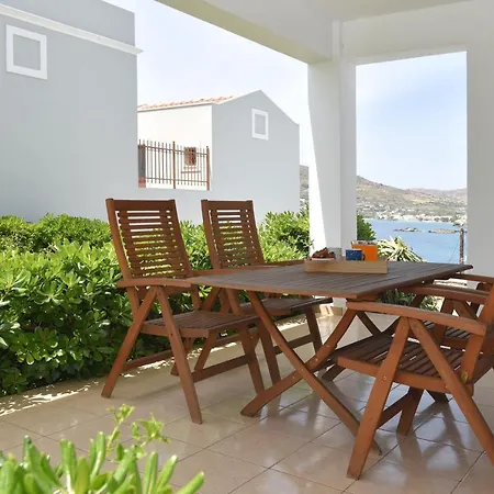 فيلة Possidonia Suites